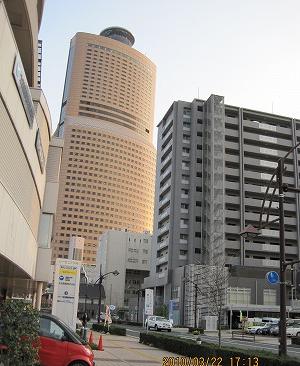 �l���̃r��